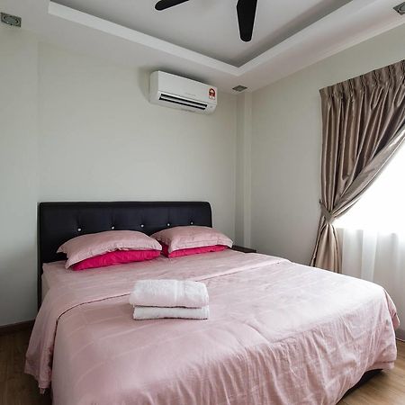 Rusnoor Homestay Bukit Jelutong Shah Alam Bagian luar foto